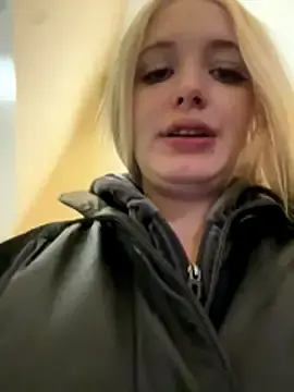 Stripchat Live Sex Cam of Milkyy_wway