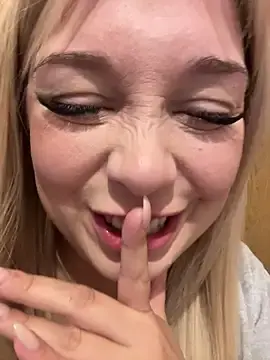 Stripchat Best live sex cam show of CherryAuroraa