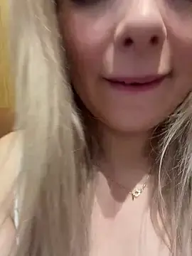 Stripchat Sex Chat of CherryAuroraa