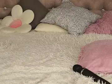 Stripchat Sex Cam of AmiLewis