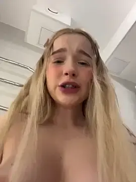 Stripchat Live Sex Cam of Baby_Tiny