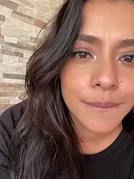 Stripchat Live Sex Cam of foxxy_lover