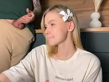 Stripchat Sex Cam of Adelovenick