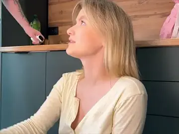 Stripchat Adult Webcam of Adelovenick