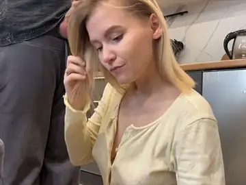 Stripchat Sex Cam of Adelovenick