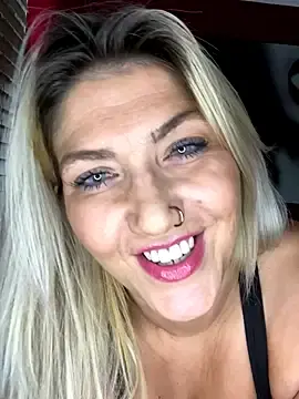 Stripchat Watch Live Sex Cams of LittleMissEeve