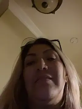 Stripchat Live Sex Cam of LittleMissEeve