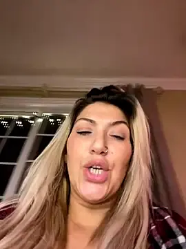 Stripchat Free Porn Cam of LittleMissEeve