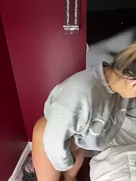 Stripchat Live Sex Cam of LittleMissEeve