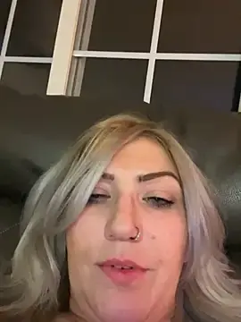 Stripchat Live Sex Cam of LittleMissEeve