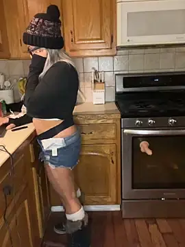 Stripchat Free Porn Cam of LittleMissEeve