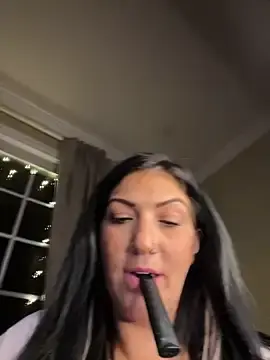 Stripchat Live Sex Cam of LittleMissEeve