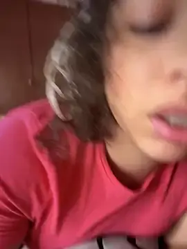 Stripchat Free Porn Cam of Shara_dreams