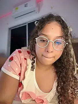 Stripchat Adult Webcams of Shara_dreams