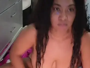 Stripchat Sex Cam of LuckyKhloe