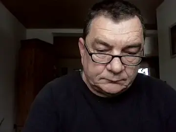 Stripchat Free Porn Cam of Nobbie444