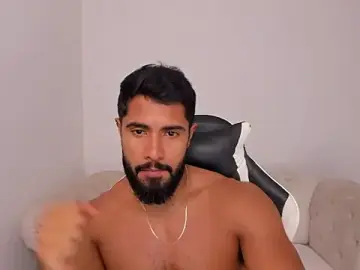 Stripchat Free Porn Cam of Santiago_huntt