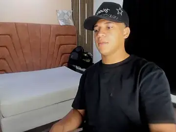 Stripchat Live Sex of MATHY_ROBERT