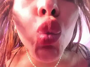 Stripchat Adult Webcam of _brenda_becker