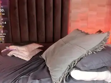 Stripchat Sex Cam of Isaac_Grey