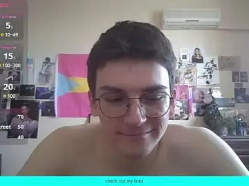 Stripchat Live Sex Cam of leo_cutie