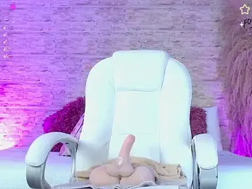 Stripchat Sex Cam of adara_le