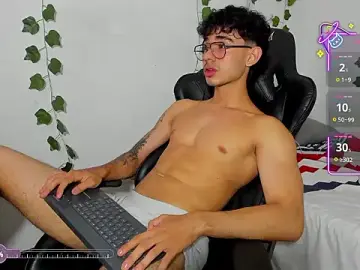 Stripchat Adult Video Chat of Noah_milleer