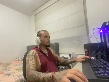 Stripchat Sex Cam of Maximo_Garcia17