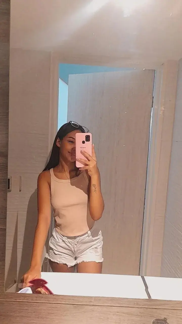 Isabella_Davies