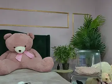 Stripchat Live Sex Cam of KirraWhite