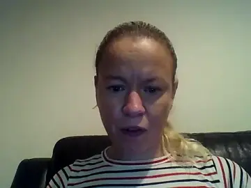 Stripchat Nude Webcam of jennyblondeuk