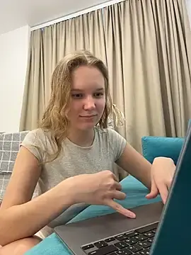 Stripchat Live Sex Cam of Ketitull