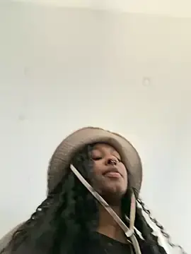 Stripchat Live Sex Cam of Your_Paris