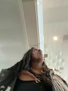 Stripchat Adult Webcam of Your_Paris