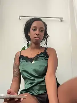 Stripchat Sex Cam of Your_Paris