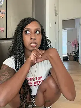 Stripchat Adult Webcam of Your_Paris