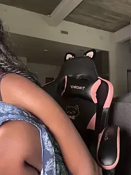 Stripchat Live Sex Cam of Your_Paris