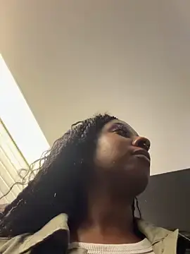 Stripchat Free Porn Cam of Your_Paris