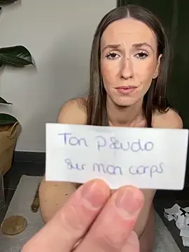 Stripchat Live Sex Cam of lola_tentatiion