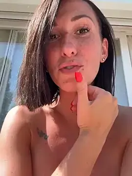 Stripchat Sex Cam of lola_tentatiion