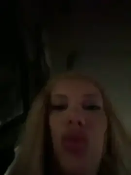 Stripchat Free Porn Cam of AlyssaFoxx_