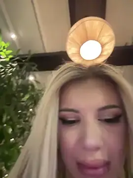 Stripchat Free Porn Cam of AlyssaFoxx_