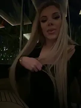 Stripchat Free Porn Cam of AlyssaFoxx_