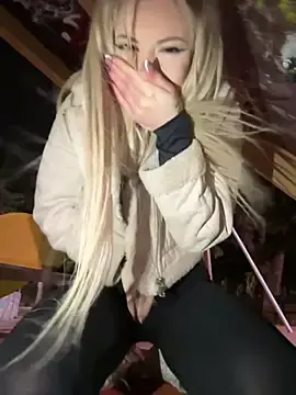 Stripchat Sex Cam of AlyssaFoxx_
