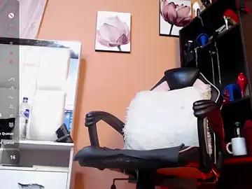 Stripchat Sex Cam of LiaTaylorr