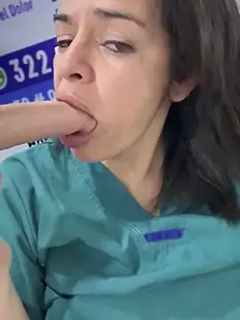 Stripchat Free Porn Cam of NATHALIA-28_