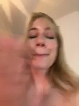 Stripchat Sex Cam of rileylovesyou