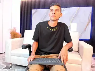 Stripchat Free Live Porn of Aaron_Scoot