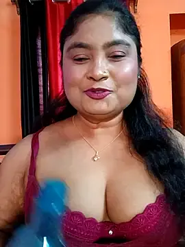 Stripchat Live Sex Cam of hornyriyanka