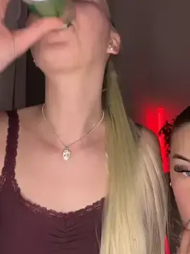 Stripchat Free Porn Cam of emilypeperoni